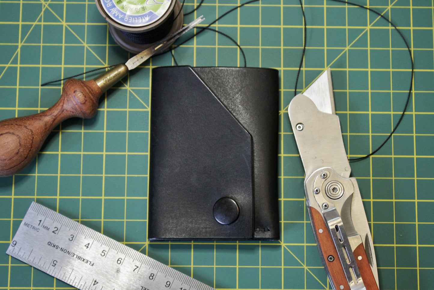 The Shroud - Minimalist Leather EDC Wallet - Black