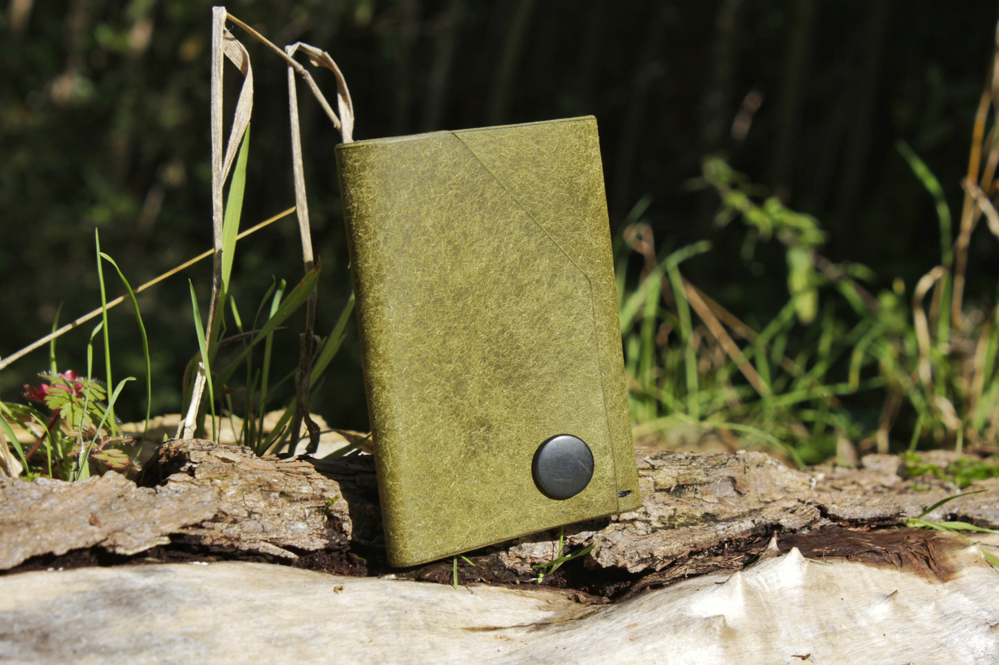 The Shroud - Minimalist Leather Wallet - Oliva Green