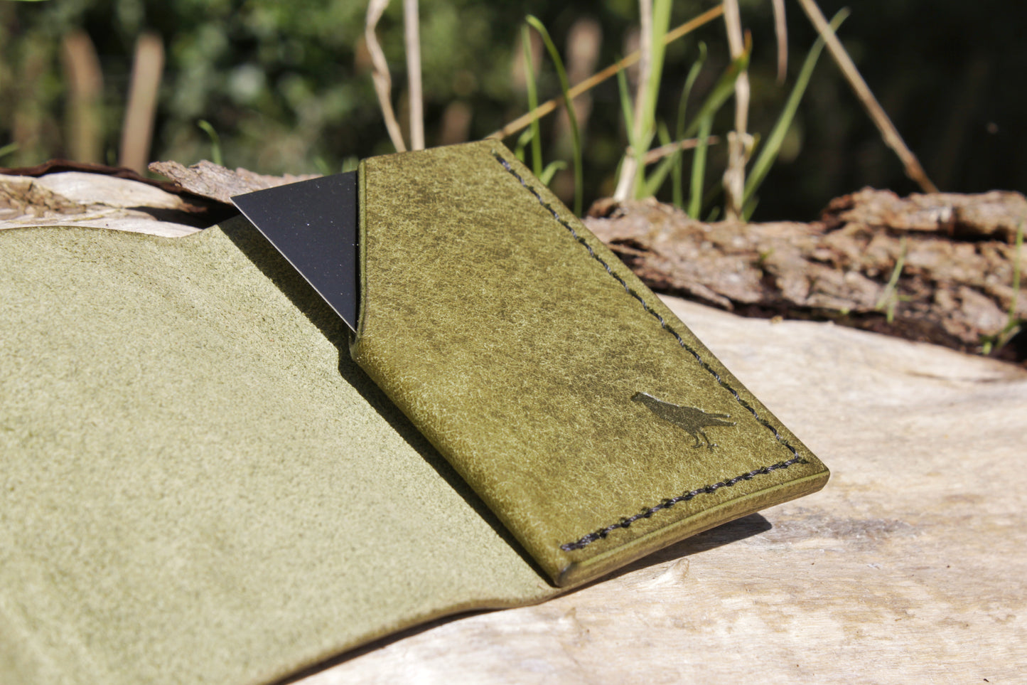 The Shroud - Minimalist Leather Wallet - Oliva Green