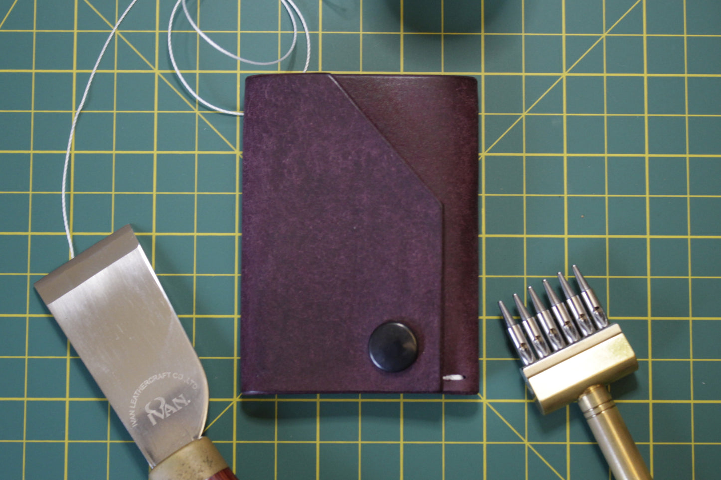 The Shroud - Minimalist Leather EDC Wallet - Prugna Purple