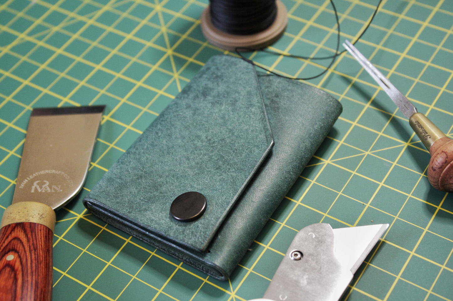 The Shroud - Minimalist Leather EDC Wallet - Ortensia Blue