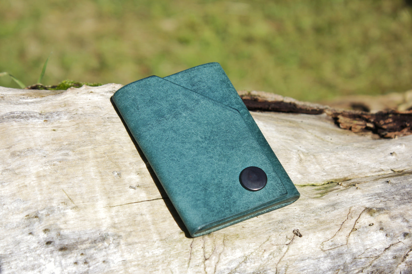 The Shroud - Minimalist Leather EDC Wallet - Ortensia Blue